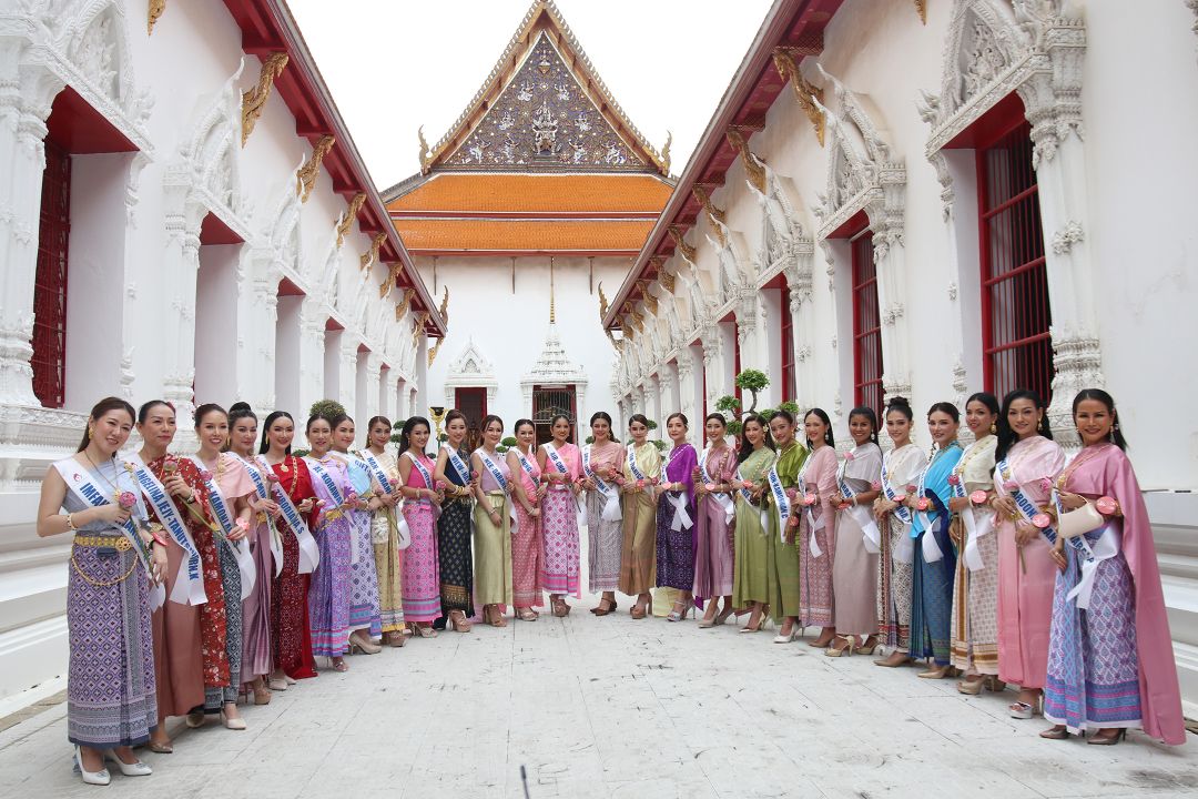 'คิตตี้'และ'หมอกี้'พาสาวงาม ทำกิจกรรมยามเช้าเข้าวัดฟังธรรม