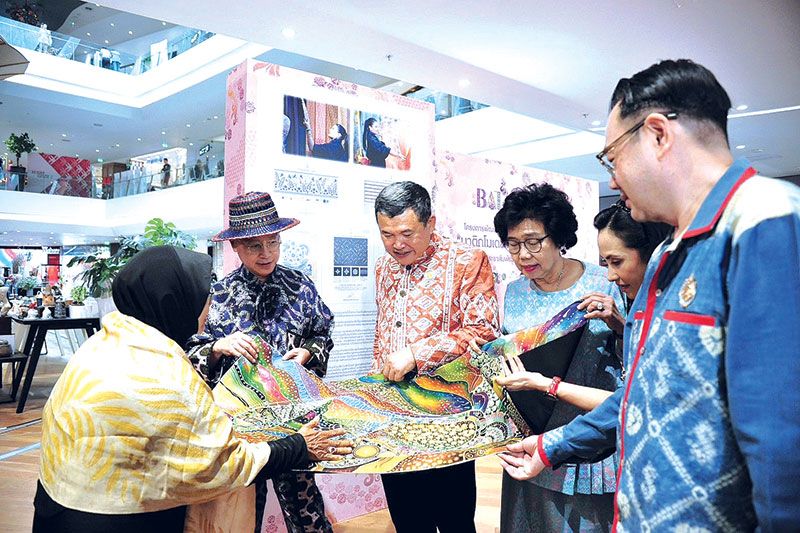 น้อมนำพระดำริ ‘เจ้าฟ้าหญิงสิริวัณณวรีฯ’ ปลัดมท.สานต่อผ้าบาติก