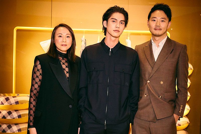 'ไบร์ท-วชิรวิชญ์ ชีวอารี' ศิลปินหนุ่มสุดฮอตบินไปร่วมงานฉลองร้านใหม่ของ Burberry ที่ฮ่องกง