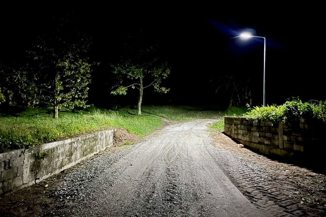 CP LAND คิกออฟส่งมอบนวัตกรรมเสาไฟส่องสว่างพลังงานแสงอาทิตย์ให้แก่ชุมชนคีรีวง