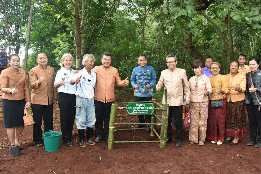 ปลัดมหาดไทยเยี่ยมชมสวนเกษตร ดร.สมหมาย วันสอน พร้อมยกย่องเป็นบุคคลต้นแบบของโลก