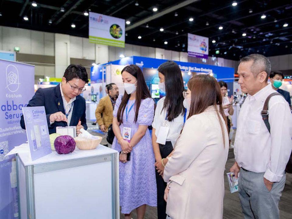 ราชวิทยาลัยจุฬาภรณ์แสดงผลงานวิจัยสู่นวัตกรรม ‘เซรั่มกะหล่ำปลี’