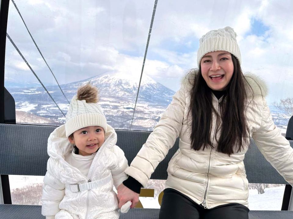 ‘อชิ&นาตาชา’ อบอุ่นท่ามกลางหิมะ!  ‘ฟลุค&ลี’ ตื่นเต้นทริปสกีในรอบ 4 ปี