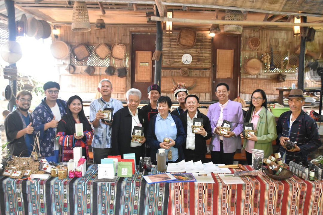 อว. ขึ้นเหนือ นำงานวิจัยเพื่อท้องถิ่น ศึกษาพืชสมุนไพรและเพิ่มมูลค่าผลิตภัณฑ์สินค้าพื้นถิ่นชนเผ่าอ่าข่า