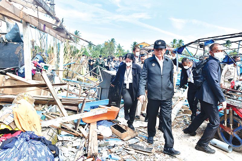 ‘บิ๊กตู่’เยือนนราฯ  เยี่ยมเหยื่อพลุระเบิด  สั่งเร่งเยียวยา-ฟื้นฟู