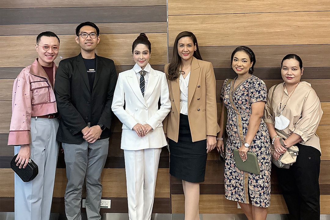 จูน-นาตาชา ดีกรีสุดหรู เข้า ป.โทการทูตฯ มหาวิทยาลัยดัง