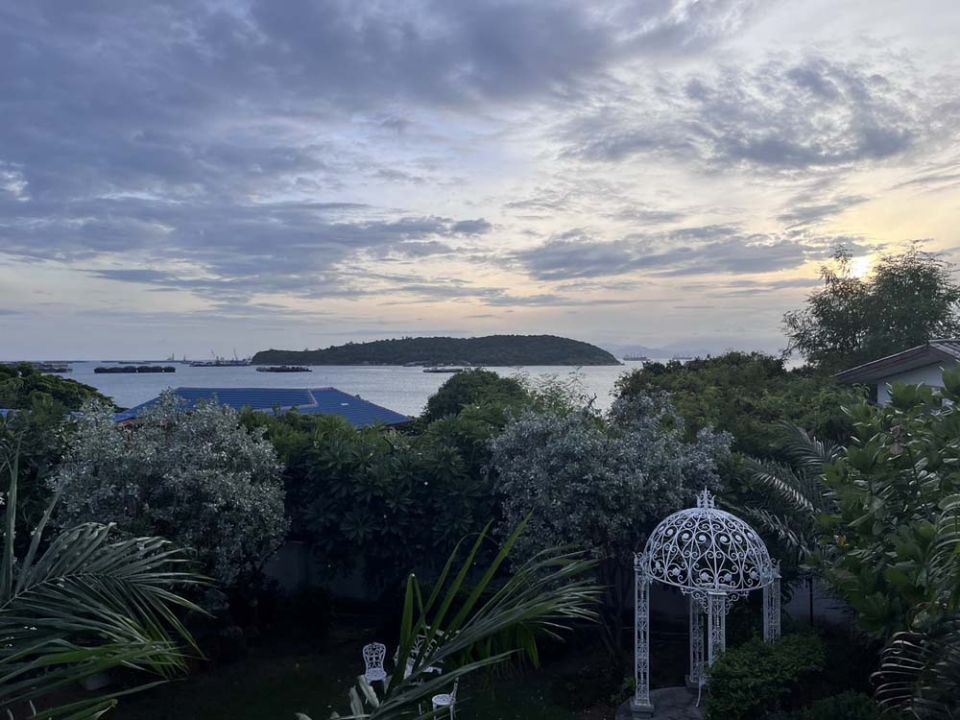 ตะลอนเที่ยว : สรชัง (สีชัง) เกาะที่อวลอบไปด้วยความรัก