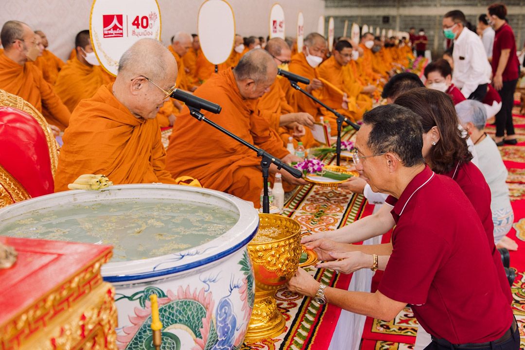 'ฉลองครบรอบ 40 ปี สี่มุมเมือง' จัดกิจกรรมถวายเพลพระสงฆ์ 99 รูป