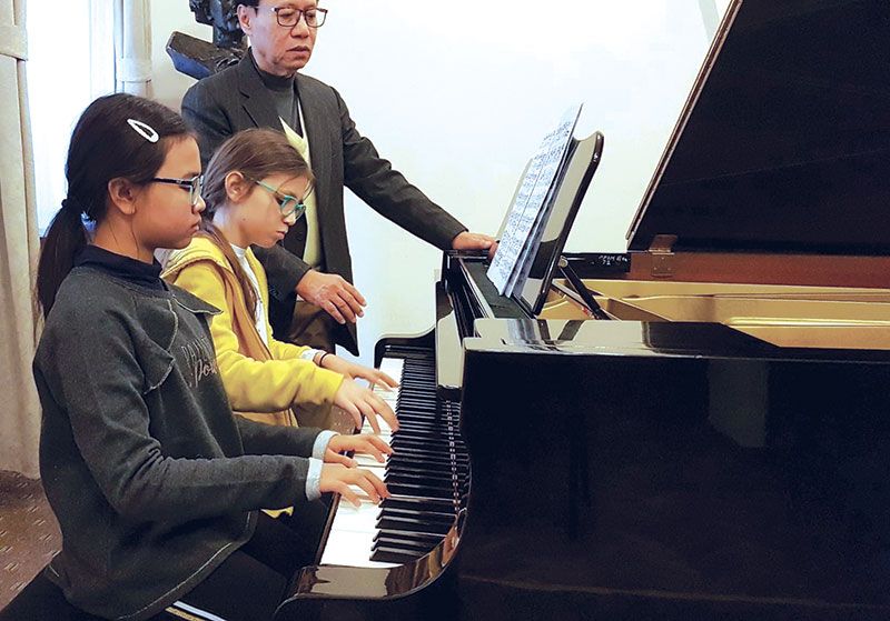 สื่อสารกันด้วยความรัก รับฟังกันและกัน