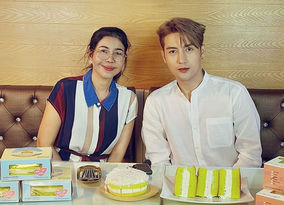 ไอดอลหนุ่มหล่อ'โด่ง-ธีธนา'บุกเมืองท่องเที่ยวหัวหินลุยชิมขนมเค้กคาเฟ่ชื่อดัง'ChuChill-Cafe'