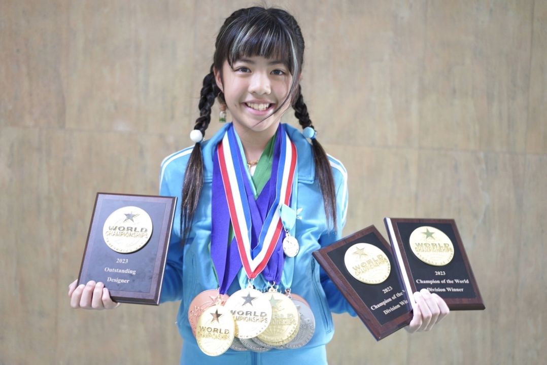 'น้องไข่มุก'ดาราเด็ก ทายาทรุ่นที่ 3 เจริญเมืองแมชชินเนอรี่นำชุดผีตาโขนไทยคว้ารางวัลชุดดีไซน์เนอร์ยอดเยี่ยมระดับโลก