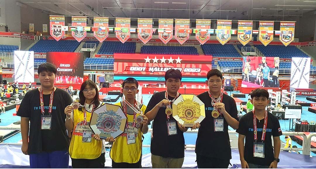 นักเรียนสรรพวิทยาคม จ.ตาก คว้าแชมป์  แข่งขันหุ่นยนต์ ที่กรุงปักกิ่ง ประเทศจีน