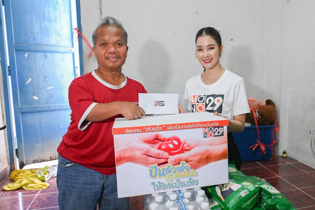 'ปรีม-ปรีณาภา'นำทีมปันน้ำใจ มอบความช่วยเหลืออดีตตลก 'เตี้ย-เชิญยิ้ม'