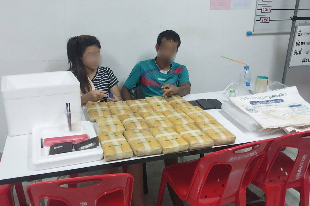 รวบ 2 ผัวเมียรับจ้างเก็บยาบ้า ผงะส่งลงใต้ไปแล้วล็อตใหญ่