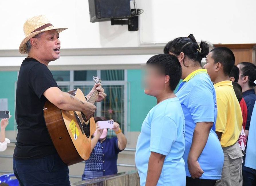 'POWER OF SMILE พลังแห่งรอยยิ้ม สู่ความเท่าเทียม'