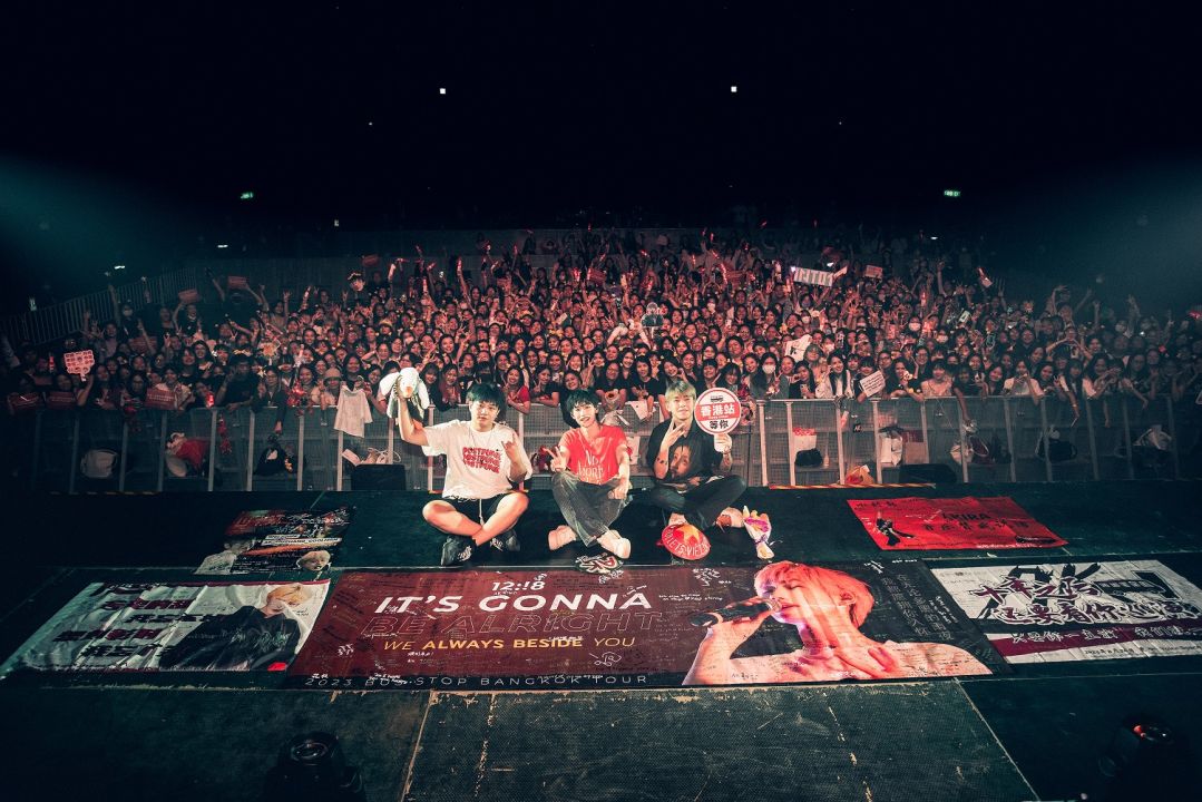 โลดแล่นบนรถบัสแห่งความสุขกับ '2023 AK LIU ZHANG BUS STOP BANGKOK TOUR'