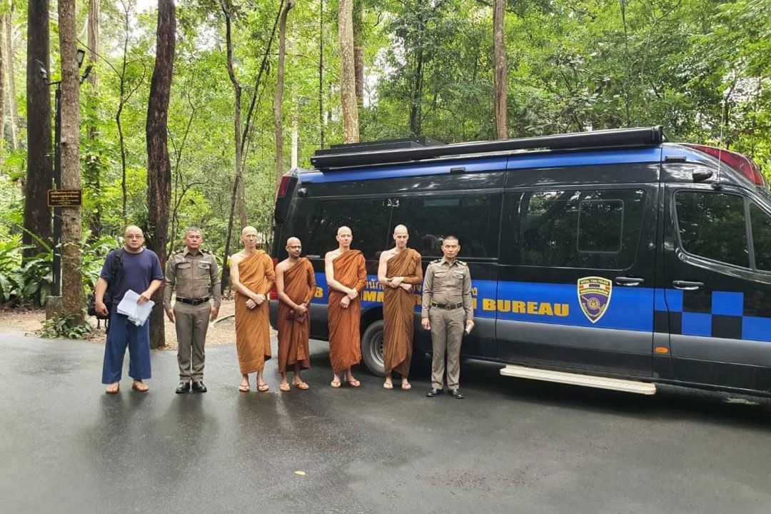 ‘ตม.อุบลราชธานี’บริการคนต่างด้าวด้วยรถโมบาย