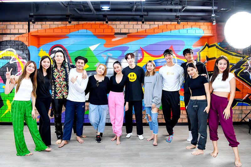 ‘มุก-ซัน’ บุกเซอร์ไพรส์ร่วมภารกิจละลายพฤติกรรม  แซ่บทุกโจทย์! รายการเรียลิตี้ ‘ฮอต ยัง สตาร์ (อันบ๊อกซ์)’
