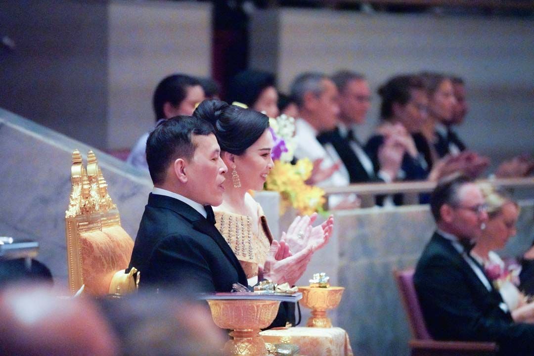 พระบาทสมเด็จพระเจ้าอยู่หัว และ สมเด็จพระนางเจ้าฯ พระบรมราชินี เสด็จฯ ทอดพระเนตรการแสดงของ‘สุบิน เมห์ทา’และวงดุริยางค์‘มาจโจ มูสิกาเล ฟิออเรนติโน’
