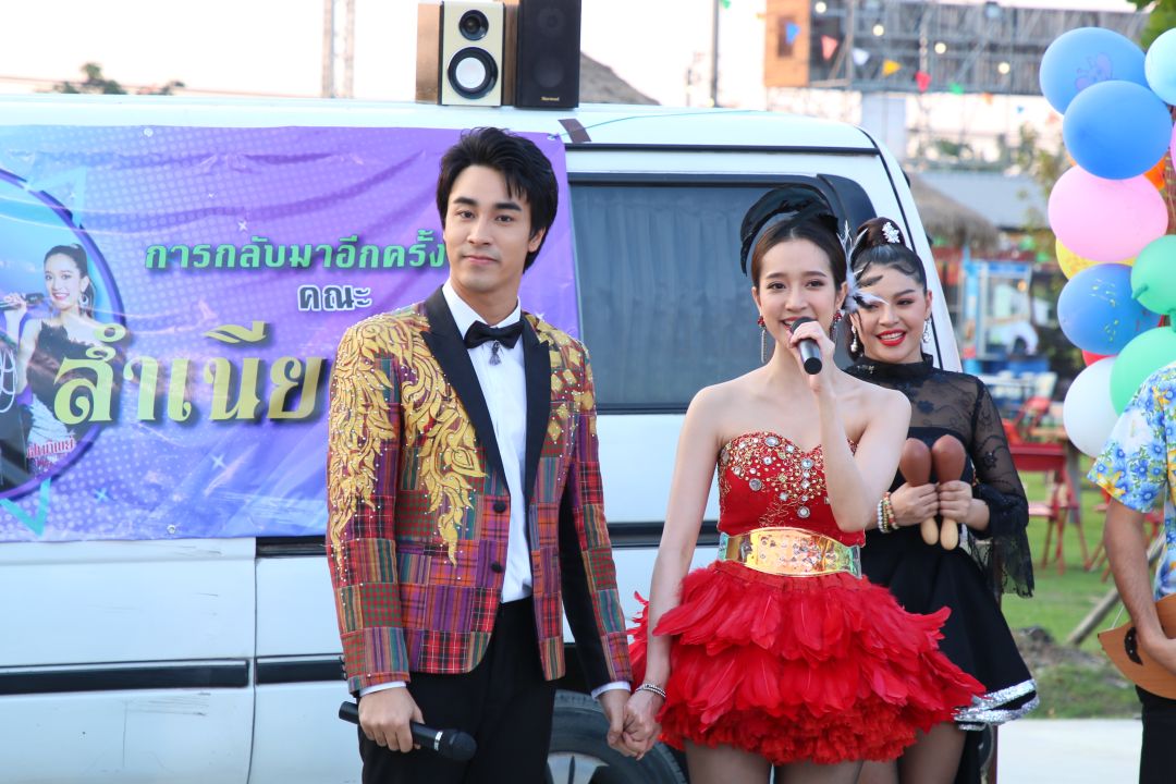 'ชิงชิง – ฟีฟ่า'นำทีมโชว์จัดเต็ม เปิดคอนเสิร์ตม่วนซื่นกลางตลาดนัด