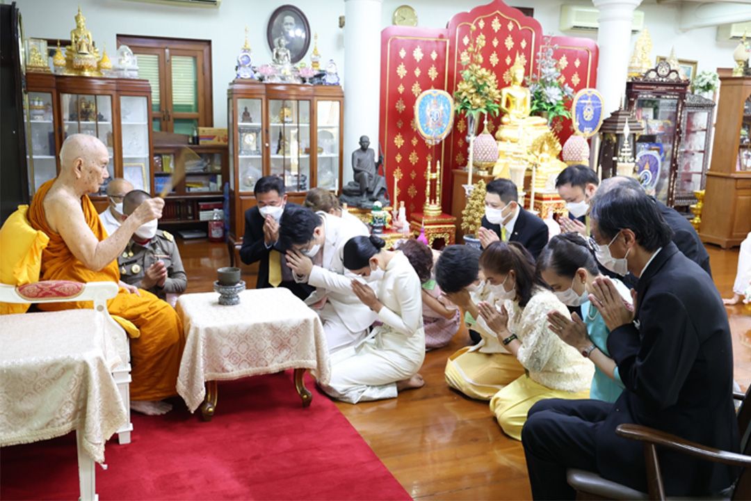 'อภินนท์ สุชีวบริพนธ์' นำ 'บุตรชาย-นส.ทิพวรรณ กานต์เจนภพ' เข้าเฝ้าถวายสักการะ 'สมเด็จพระสังฆราช