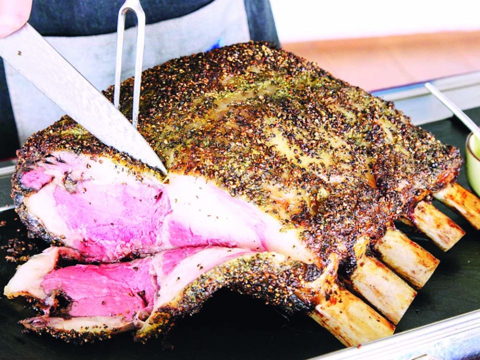 แนวหน้า ฟู้ด รีวิว : อร่อยในสไตล์ ‘สายเนื้อ’ กับ 8 โรงแรมทั่วไทย