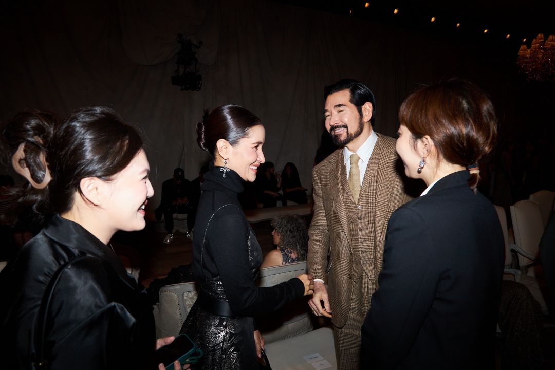 แม่คือแม่! กับลุคเรียบหรูสุดคลาสสิกในงานนิวยอร์ก แฟชั่นวีค 2024