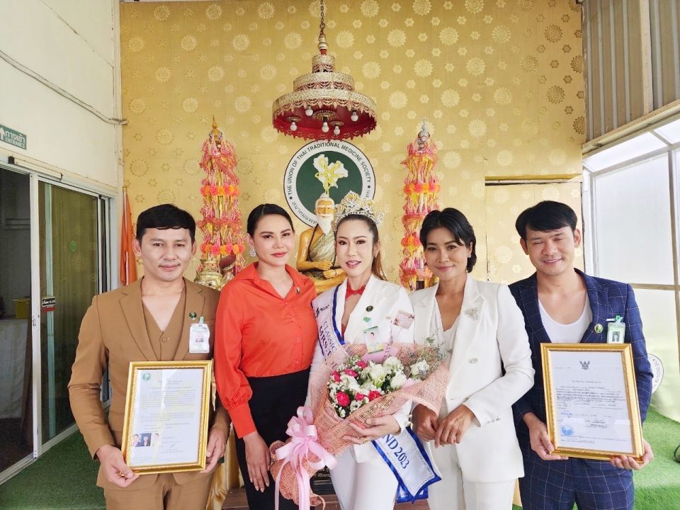 'คิตตี้ กิจติพร'ร่วมแสดงความยินดี 3 ผอ.ศูนย์ใหม่ป้ายแดง