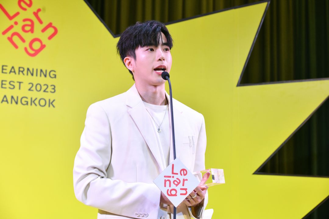 'นนกุล'ขึ้นแท่นคนบันเทิงที่สร้างแรงบันดาลใจให้ผู้คนในสังคม ชูถ้วย 'เอ๊ะ?Awards by TK Park'