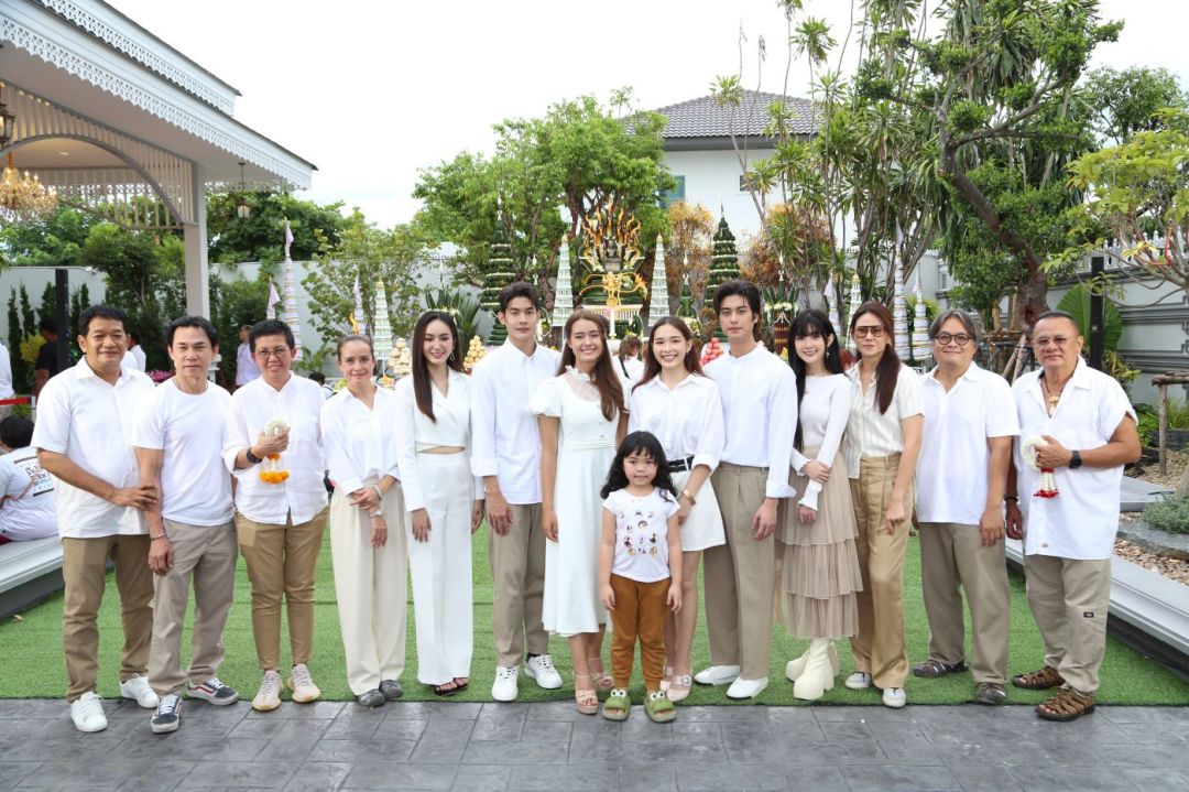 'ออกัส-น้ำฟ้า-เพื่อน-เดนิส'นำทีมร่วมพิธีศักดิ์สิทธิ์อันยิ่งใหญ่! ถือฤกษ์ดีบวงสรวงละคร 2 เรื่อง