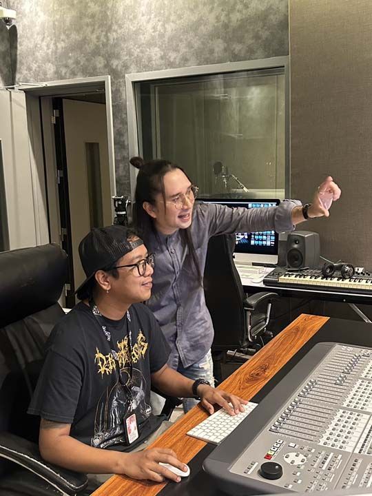 ‘พีธ พีระ’ อินเนอร์มาเต็ม!!! ถ่ายทอดเพลง  ‘คนนั้นคือเธอ’ ประกอบซีรี่ส์สุดฮอต ‘ฟางเล่นไฟ’