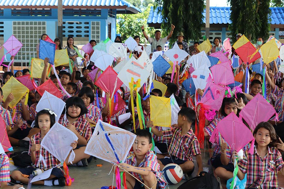 โรงเรียนอนุบาลเมืองราชบุรีสอนนักเรียนทำ'ว่าว'เพื่อการอนุรักษ์'ว่าวไทย'