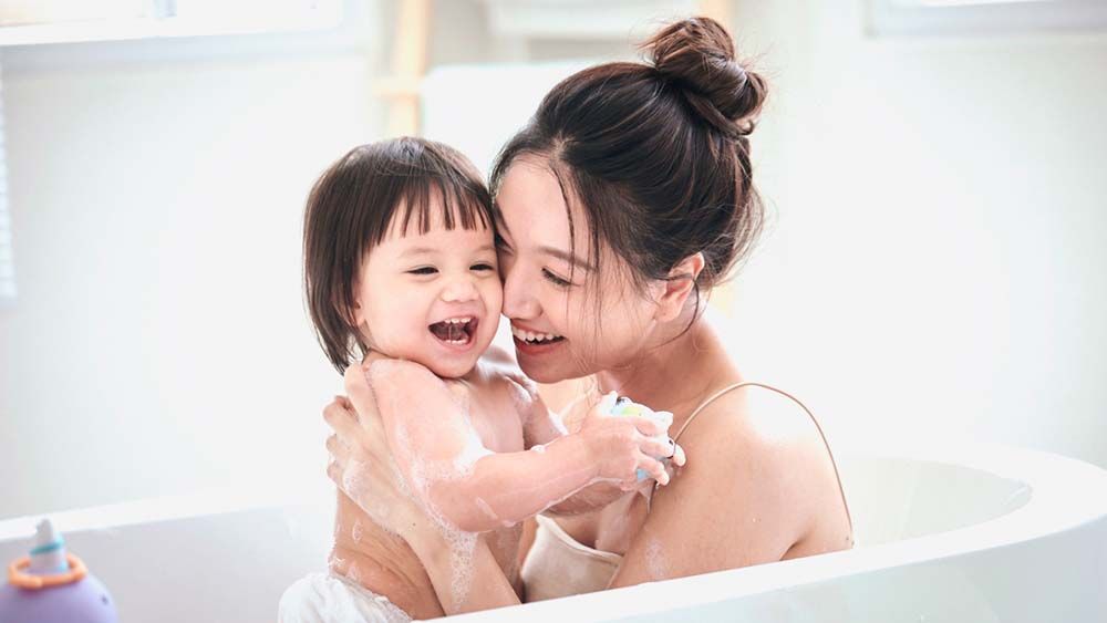 ผลวิจัยชี้คุณแม่เลี้ยงลูกด้วยสัมผัสอันอ่อนโยน  มีส่วนช่วยพัฒนาความฉลาดทางอารมณ์(EQ)