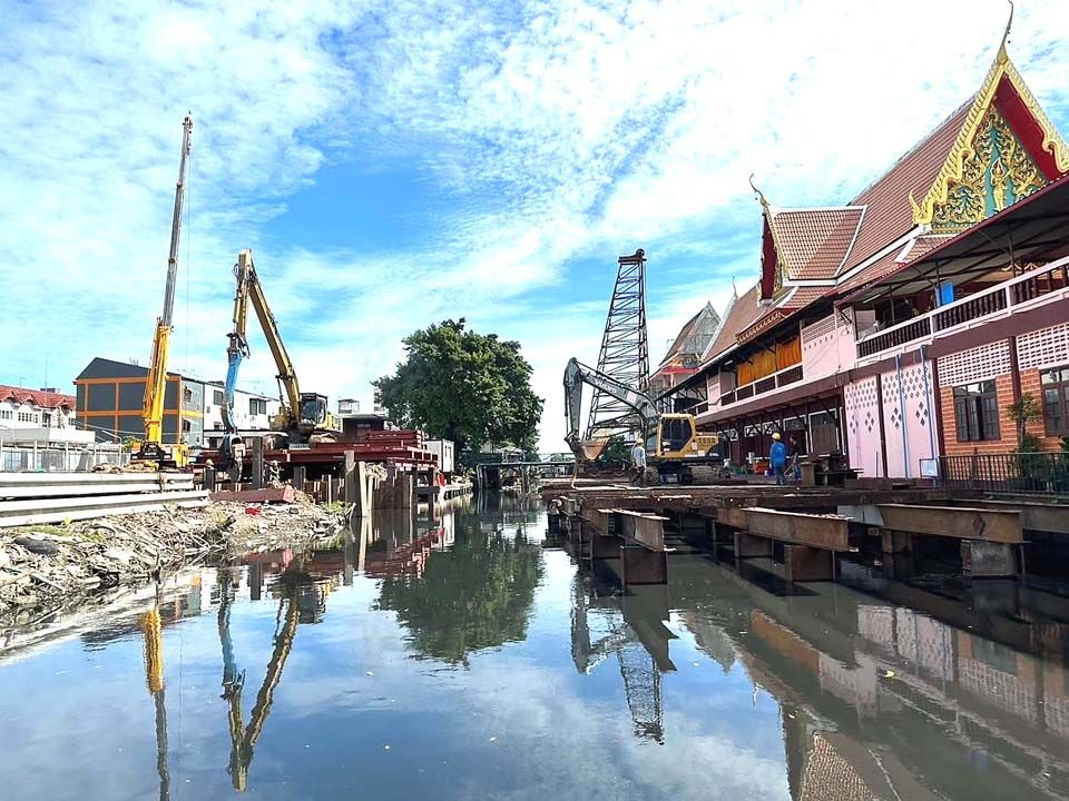 รองปลัดฯกำชับสร้างเขื่อนริมคลอง  ห้ามเครื่องจักรกีดขวางทางน้ำขณะฝนตก