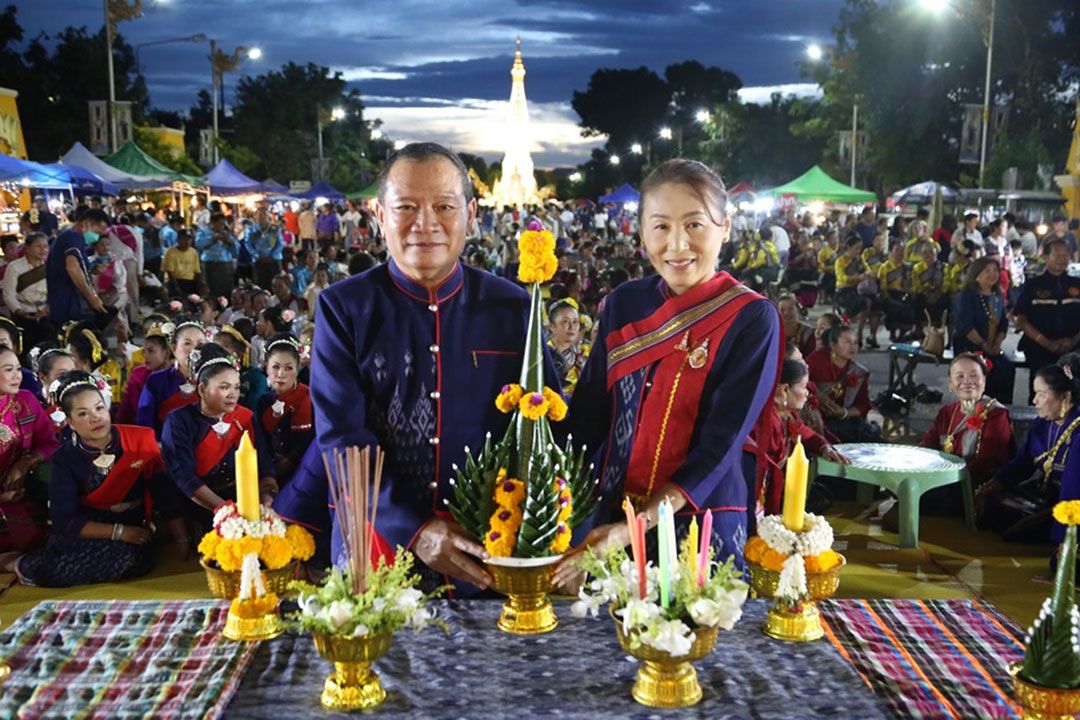 'ถนนคนเดิน'สายวัฒนธรรมนครพนมสุดคึกคัก หนุนท่องเที่ยวช่วงวันหยุด