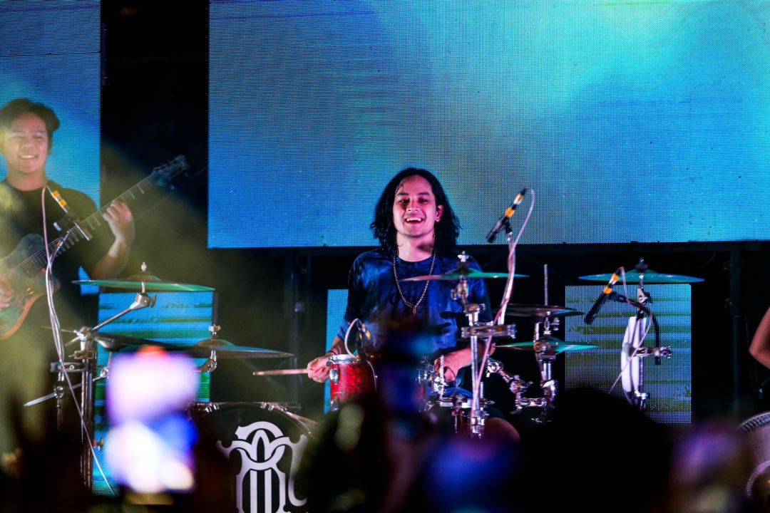 เก่งไปซะทุกเรื่อง'เก้า จิรายุ'โชว์โซโล่กลอง ยกหน้าที่ฟรอนต์แมนให้ เบิร์ธ (มือกลอง) ได้โชว์พลังเสียง