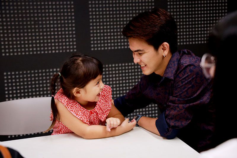 5 เทคนิคการเล่น ‘เสิร์ฟและโต้กลับ’ กับลูก ช่วยสร้างพัฒนาการตลอดชีวิต