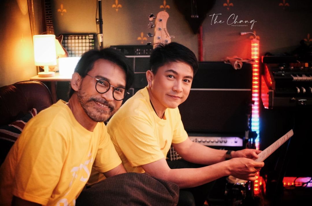 กลุ่มศิลปินร่วมกันทำบทเพลงเทิดพระเกียรติ เนื่องใน'วันนวมินทรมหาราช'