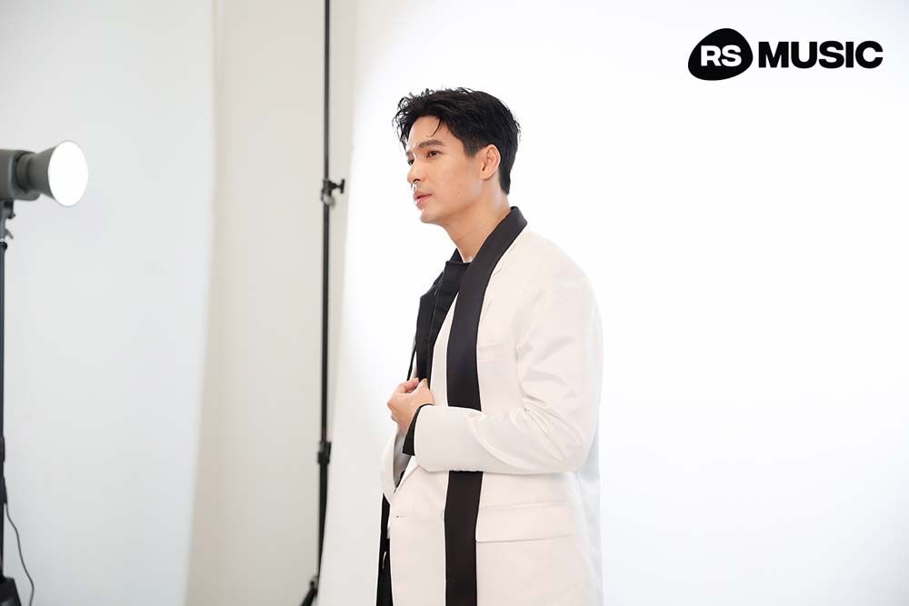 ‘MIKE PATTARADET’ทุ่มลงคอร์สถ่ายทอด‘ระหว่างเราคืออะไร’  ส่วน‘Earth Patravee’ปลดปล่อยความดาร์คผ่าน‘คนใจอ่อน(อ่อนใจ)’