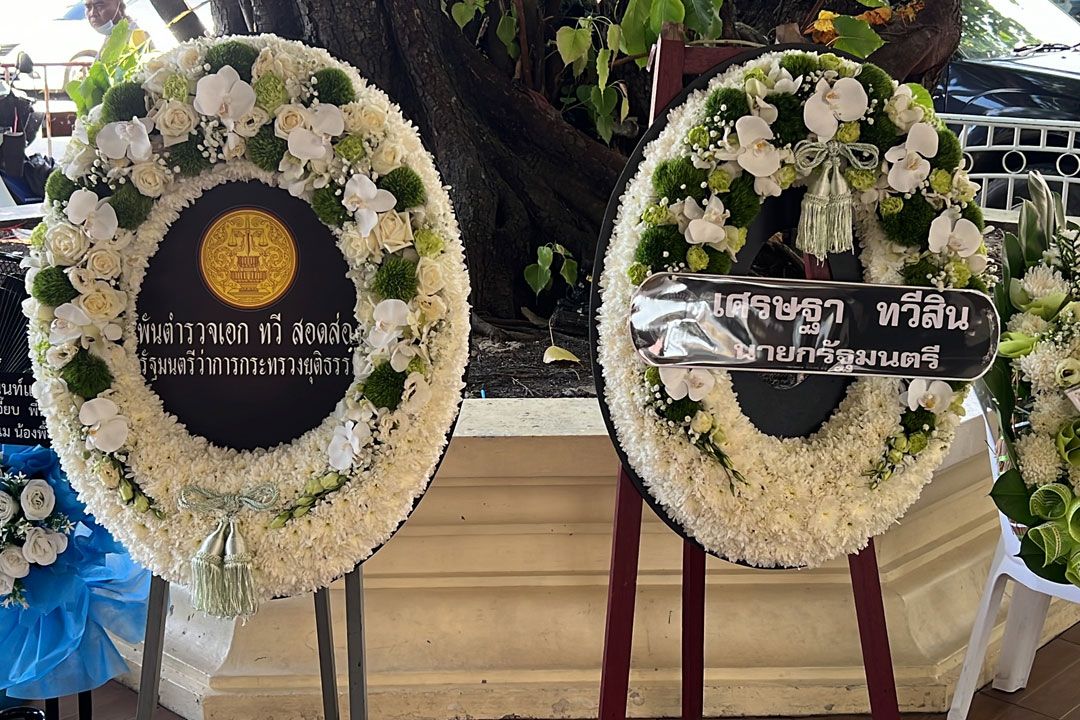 ‘นายกฯ-รมว.ยุติธรรม’ส่งพวงหรีดแสดงความเสียใจแด่เหยื่อเด็ก14กราดยิงพารากอน