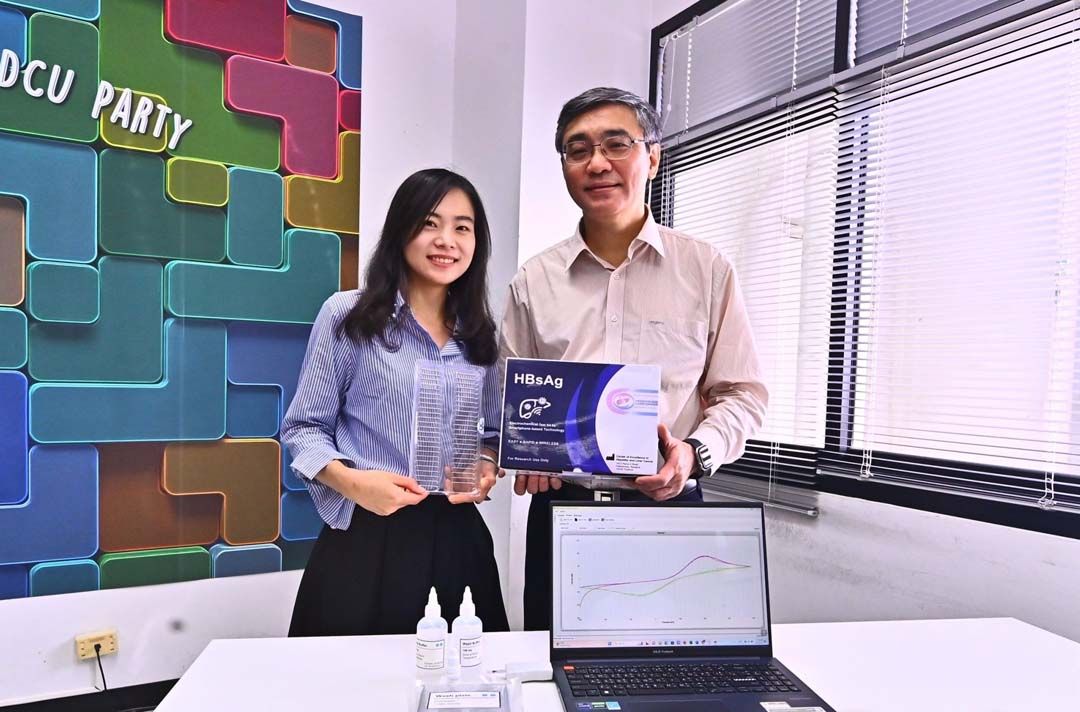 นักวิจัยจุฬาฯ สร้างนวัตกรรมใหม่  ชุดตรวจไวรัสตับอักเสบบีแบบไร้สาย