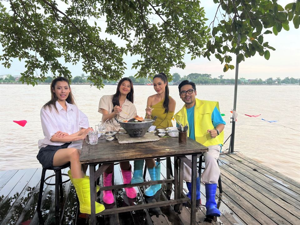'นิวหนวด'ควง3 สาวงาม 'มิสไทยแลนด์เวิลด์2023' เมาท์สนุก ริมแม่น้ำเจ้าพระยา