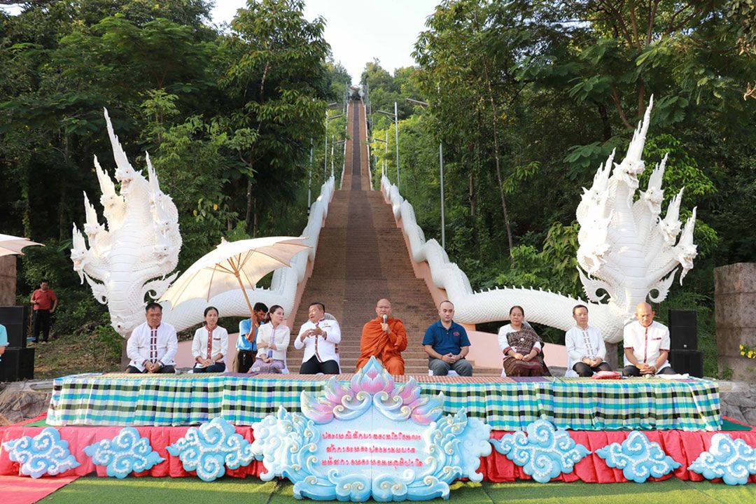 สายบุญห้ามพลาด 'บุญใหญ่งานตักบาตรเทโวโรหณะเขาภูสิงห์'อำเภอสหัสขันธ์