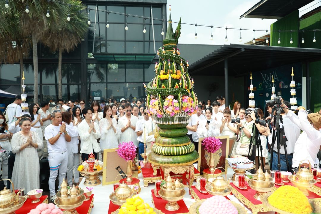 'นีโน่ รัฐบาล'ลูกชาย 'เพชร--แตน ราตรี'ตามรอยพ่อเป็นผู้จัด-กำกับ บวงสรวงซีรีส์  Naka De Salon
