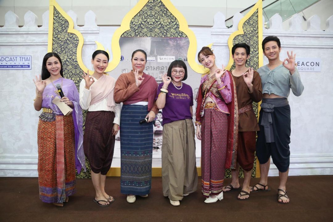 'โมสต์-จ๊ะจ๋า-รอน' นำทีมบุกงาน'เยือนตลาดพรหมลิขิตฯ'