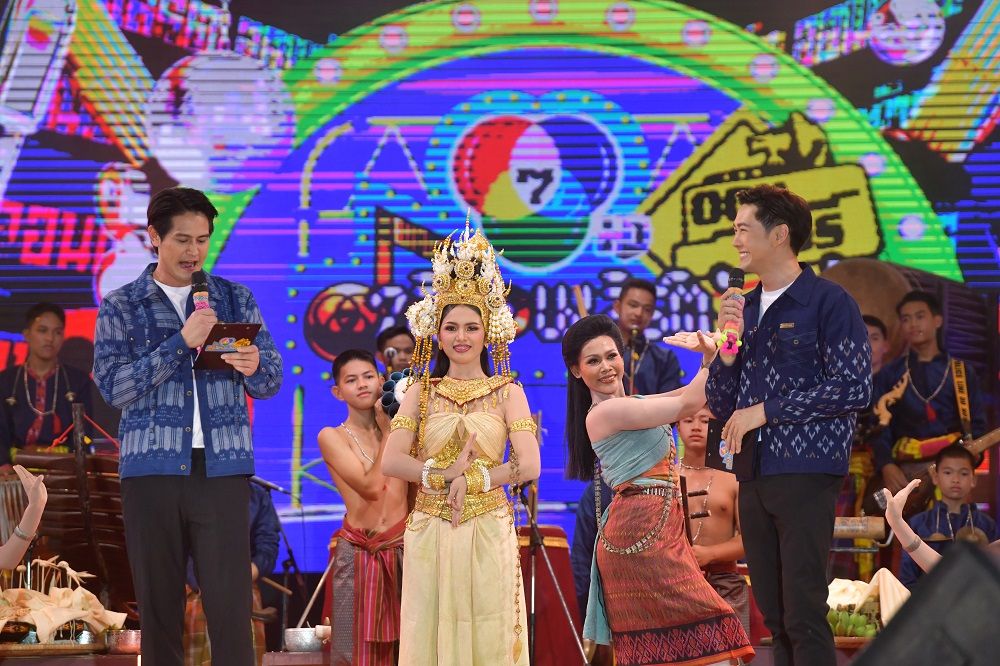 '7 สีคอนเสิร์ต ออนทัวร์'จ.ศรีสะเกษม่วนซื่น นักแสดง7HD แท็กทีม ศิลปินรับเชิญโชว์อลังการจัดเต็ม