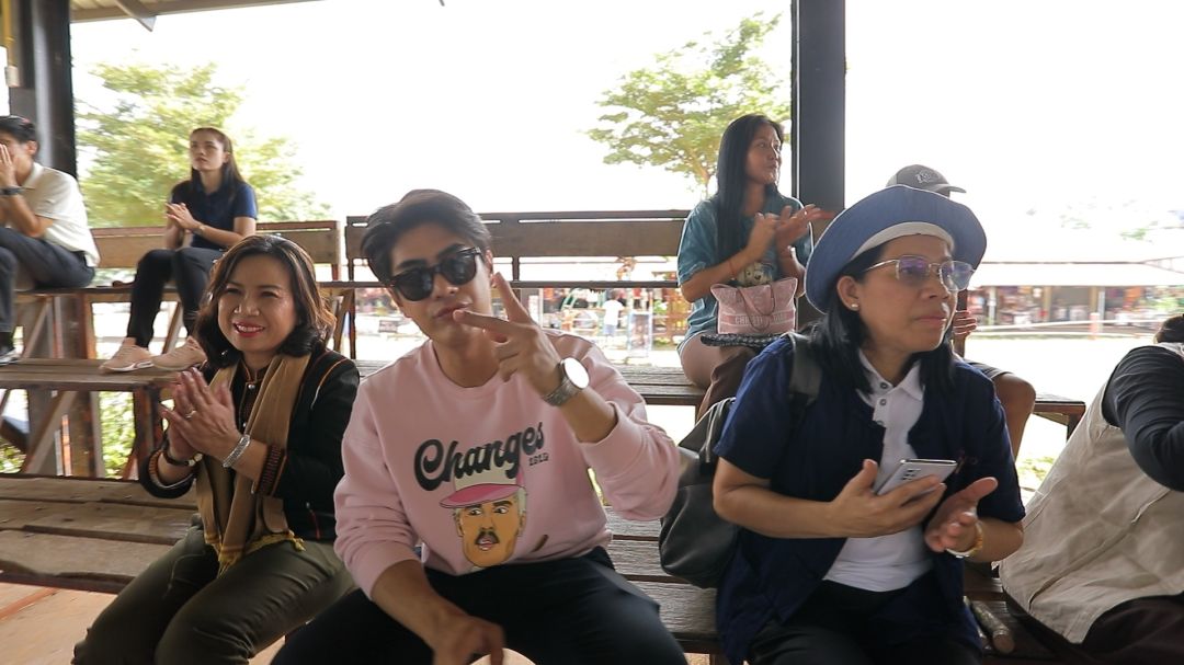 'เขต ธาราเขต' พาเยือนถิ่นสุรินทร์ ดูช้าง กินน้ำพริกดังระดับโลก