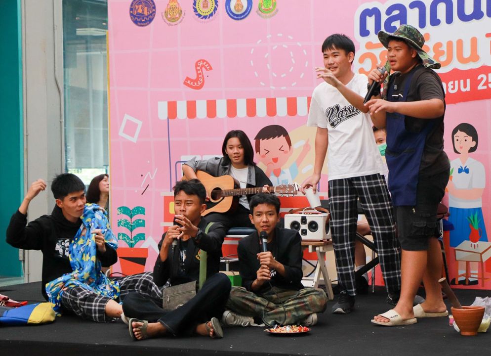 พ่อค้า แม่ขายรุ่นเยาว์ ฝึกหารายได้เสริม ในงาน ‘ตลาดนัดวัยเรียน ปี 2’
