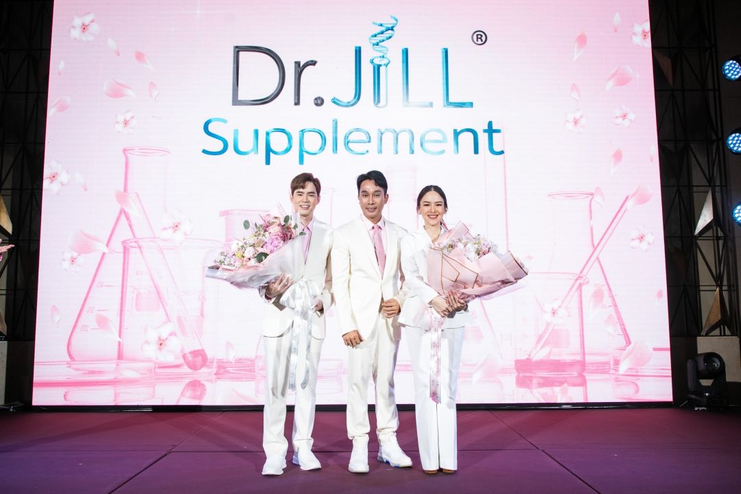 若々しい顔の秘密を暴露！  「Beam-Oil」は、Dr.JiLL の JIL WINK 製品と協力できることに興奮しています。