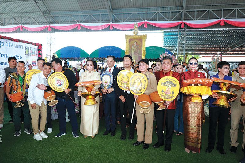 ‘นก-บริพันธ์’จัดใหญ่ฟรีคอนเสิร์ตกฐินสามัคคี  ศิลปิน,ดารา,ตลก รวมพลังความบันเทิงล้นเวที